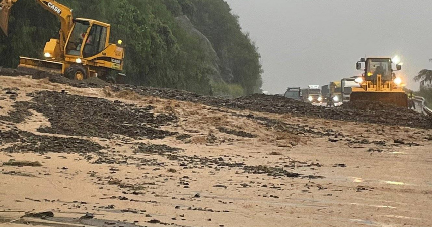 多處土石流交通中斷搶通中。（圖／交通部公路局）