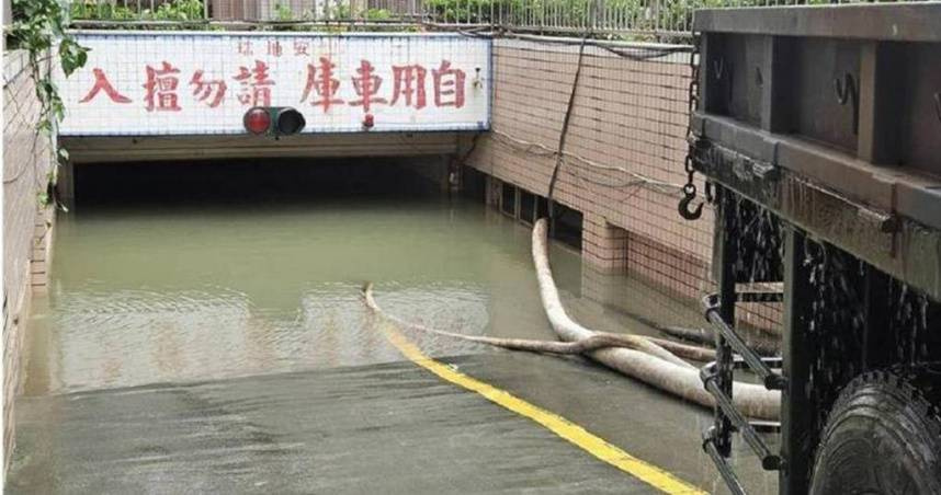 颱風過後各地淹水，導致類鼻疽疫情上升。（示意圖／報系資料照）
