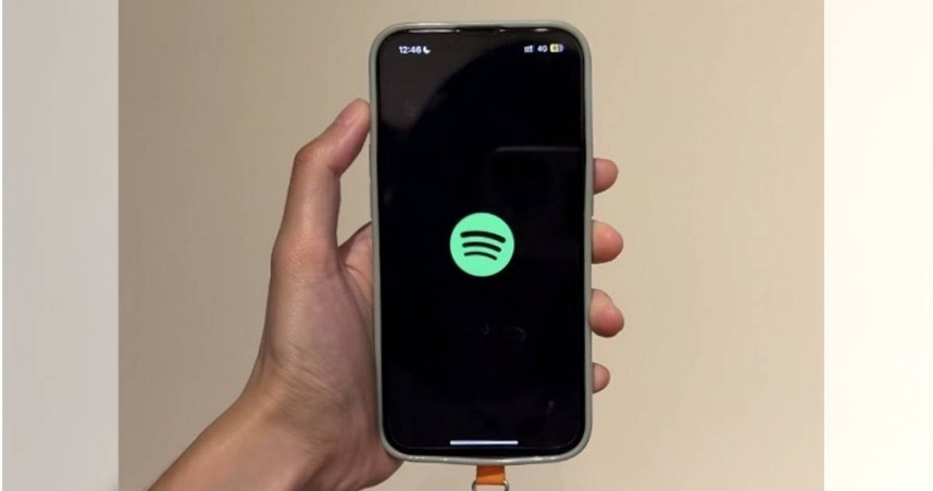 音樂串流平台Spotify日前無預警宣布將於9月在將漲價，台灣4大方案都在清單中。（圖／中國時報徐梓榕攝）
