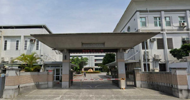 追求不成持玩具槍恐嚇:要砰砰 女嚇呆遭狼吻、熊抱