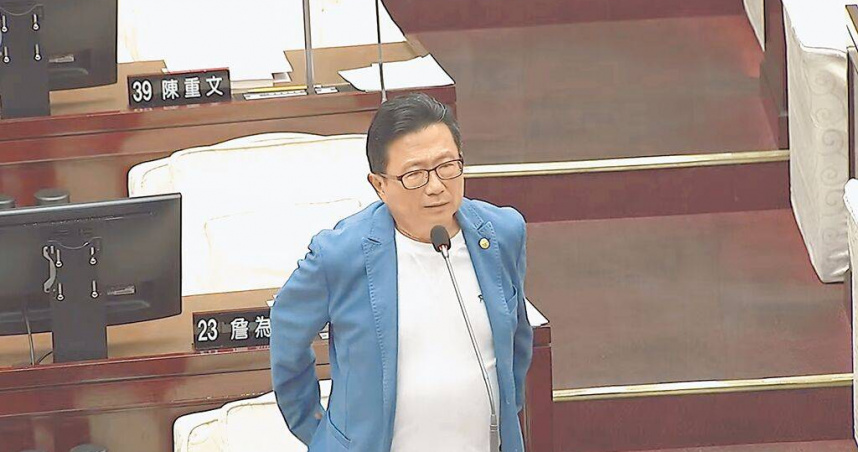 台北市長期陷入教師荒問題，市議員吳世正13日認為問題出在北市教師需輪值導師，時數又比其他縣市多，他要求市長蔣萬安應追加預算聘請代課老師降低導師任課時數。（圖／摘自台北市議會網站／中國時報徐佑昇台北傳真）