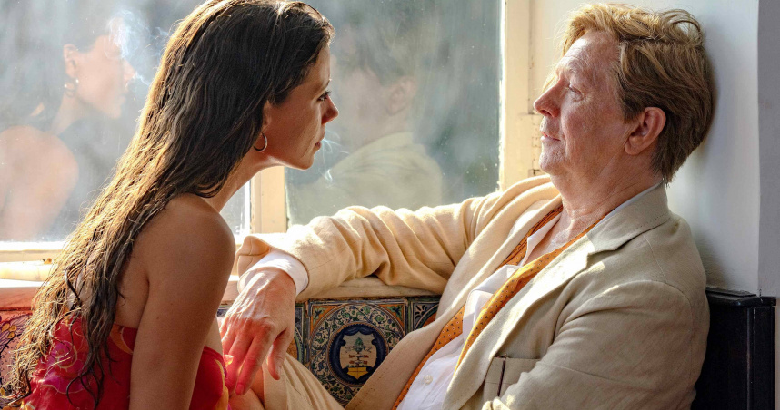 蓋瑞歐德曼和女主角瑟麗絲戴‧達拉‧波達 (Celeste Dalla Porta ），新片《拿坡里的美麗傳說》彼此欣賞卻努力維持著愛情的界線。（圖／海鵬）