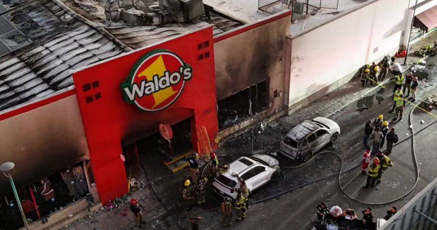 墨西哥北部一家超市發生嚴重火災，造成至少23人喪生、11人受傷。（圖／翻攝自《宇宙報》）