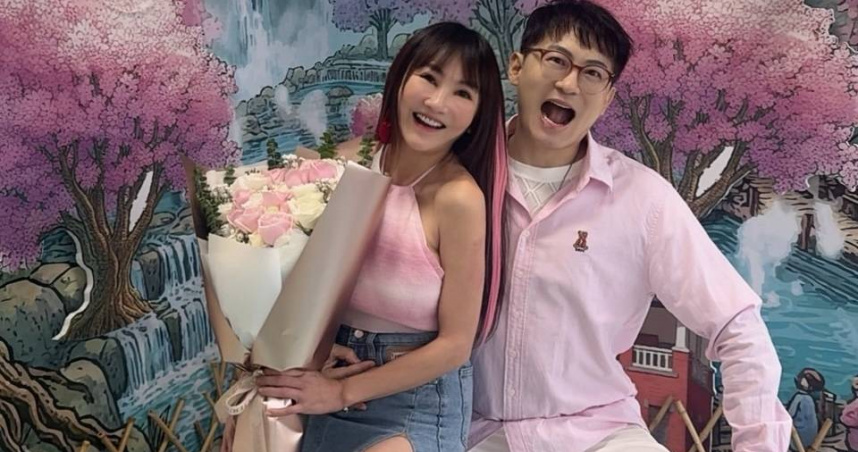 王宥忻在親友的祝福下，與前夫翁總於北投戶政事務所再結連理、公證結婚。（圖／女神愛啪啪 IPAPA提供）