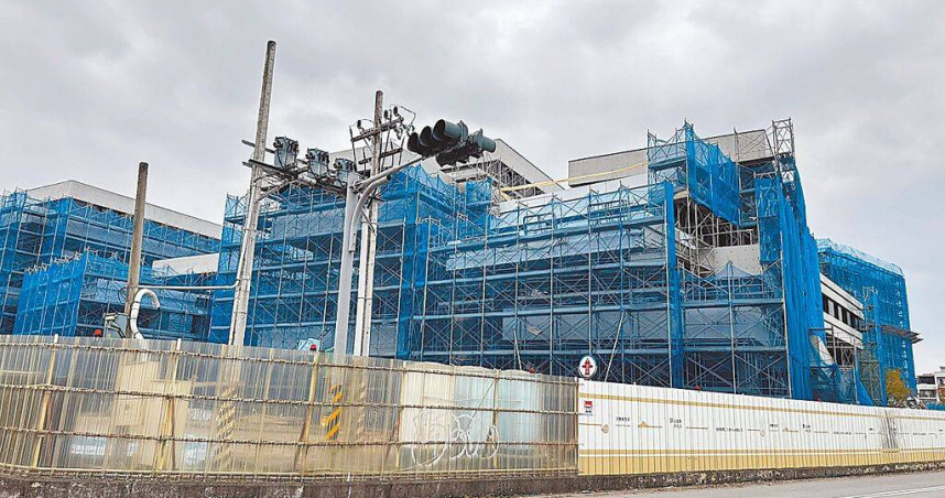 宜蘭縣第二行政中心工程一再延宕，今年中才有可能完工，引發地方不滿，批評影響羅東鎮發展。（圖／中時記者吳佩蓉攝）