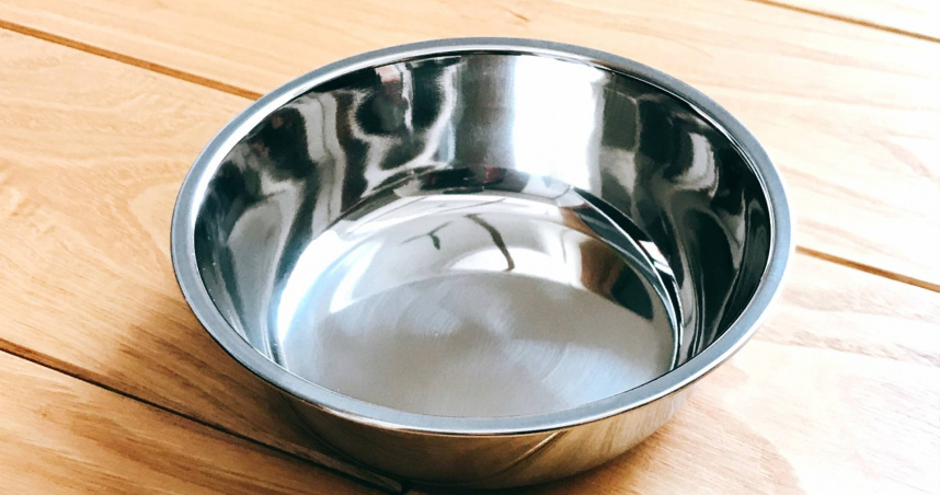 醫師林邵臻提醒，有些標有「316」的不鏽鋼產品，不等於「真的乾淨316」。（示意圖／photoAC）