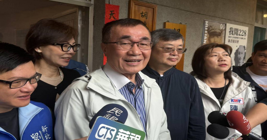 國民黨新北市長參選人李四川回應鄭麗文訪陸議題時表示，兩岸應以交流與對話為優先，強調「和平比戰爭好」，盼透過溝通促進穩定發展。（圖／報系資料庫）