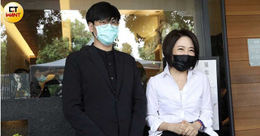 至交于楓兒子現身羅霈穎靈堂 「希望好姊妹能天上相伴」