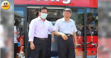 台北市長柯文哲（右）。（圖／張文玠攝）