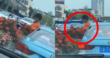 計程車出現「尿尿小童」!探出身脫褲解放小鳥…拋物線澆灌花叢