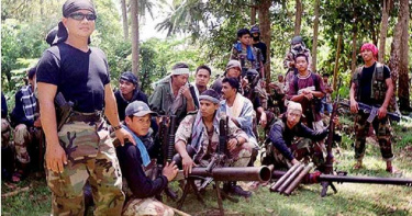 軍火之王4/人命不值錢叛徒屍塊丟路邊 政府掠奪資源滅村滅族
