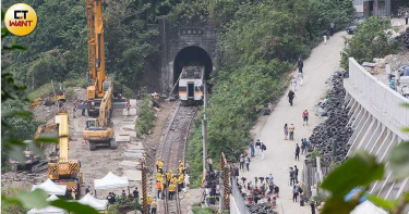 鐵軌有障礙物!台鐵救命電話竟不是110 「工人327字」曝列車秒降速關鍵