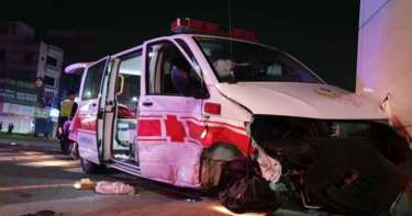 不禮讓硬要過? 嘉義救護車遭轎車猛撞7人傷