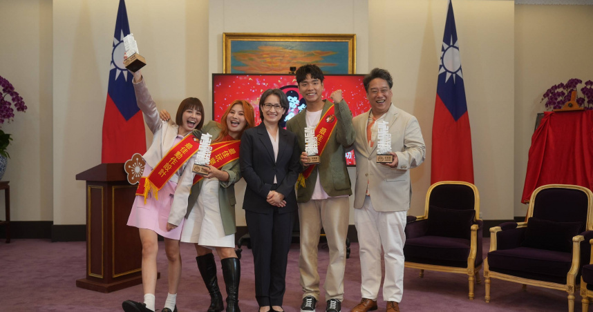 委託人副總統蕭美琴（中），要求宇珊、董仔、八弟與特派員阿龐行銷花蓮。（圖／公視台語台提供）