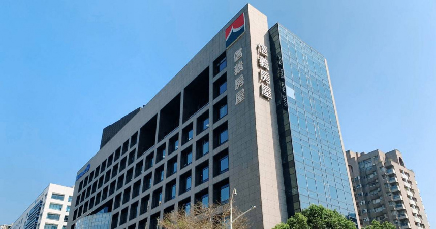 信義房屋榮獲第11屆「公司治理評鑑」前5%殊榮，連續11屆穩居頂尖行列，展現企業穩健的治理架構與誠信經營文化，更體現對永續發展的長期承諾與行動力（圖／信義房屋提供）。