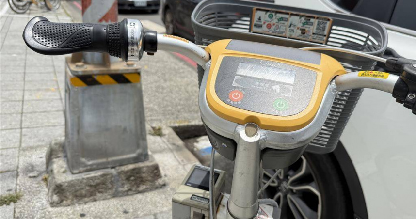 高雄有民眾反映，近日租借YouBike微笑單車時發現螢幕都看不清楚，尤其是要掃QRcode二維碼借車時很困難。（圖／報系資料照）