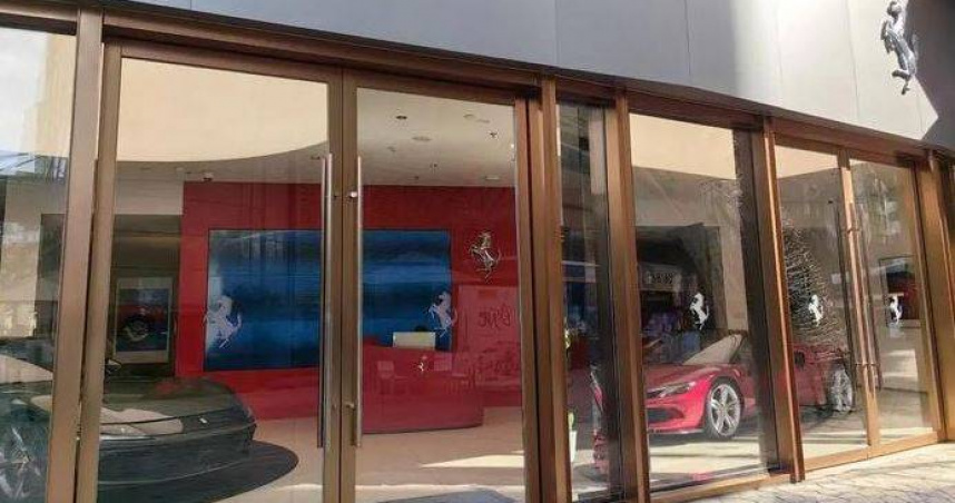 男子3年前訂購了1輛法拉利跑車，至今無法交車或退款。（圖／翻攝自封面新聞）