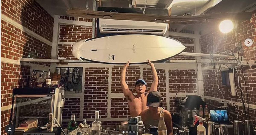 懶泥酒吧擁有4.9星好評，是綠島知名的人氣酒吧，卻在113年起捲入一場合約糾紛。（圖／翻攝畫面）