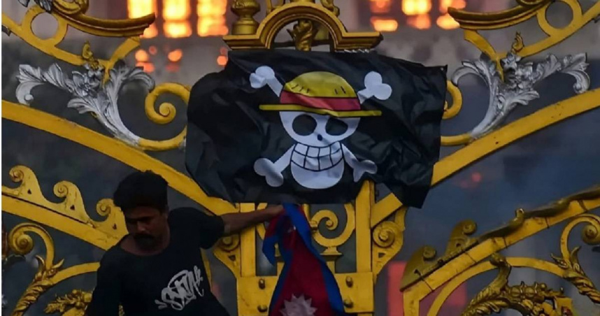 尼泊爾抗議者掛《航海王》旗幟。（圖／翻攝vids that go hard X）