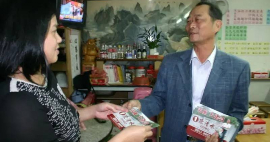 前花蓮縣長陳清水（右）傳出過世消息，享壽82歲。（圖／翻攝自花蓮縣政府官網）