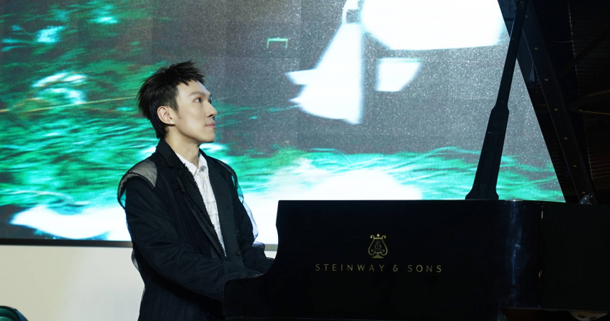 阿龔推出全新演奏創作專輯《The Moonlight Zoo》。（圖／亮晶妃音樂有限公司提供）