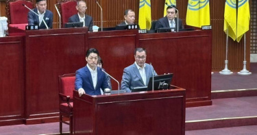 台北市長蔣萬安5日赴議會專案報告，台北市議員陳賢蔚問蔣，若黃仁勳真的來台，會不會爭取見面，並說明目前北士科相關進度。蔣萬安表示，如果有機會，當然希望可以當面說明。（圖／中國時報邱芊攝）