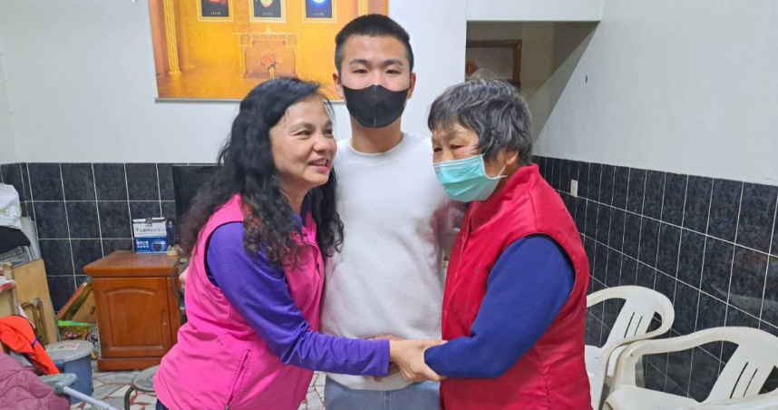 失聯近一年！「鹹粥嬤」含淚迎孫子返台　他曝遭詐經歷：沒績效就被打