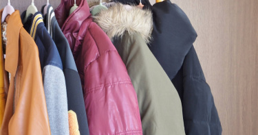 黃大米的媽媽整理出一些衣物要捐，結果捐的全是女兒的衣服。（示意圖／photoAC）