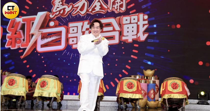 康康還原浴室摔倒受傷。（圖／侯世駿攝）