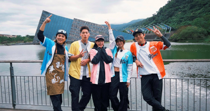 王仁甫（左起）、許孟哲、峮峮、蔡黃汝、孫協志重回宜蘭。（圖／中視提供）