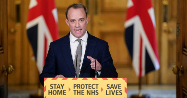 69名醫護染疫殉職!英國代理首相承諾「排除萬難取得防疫資源」