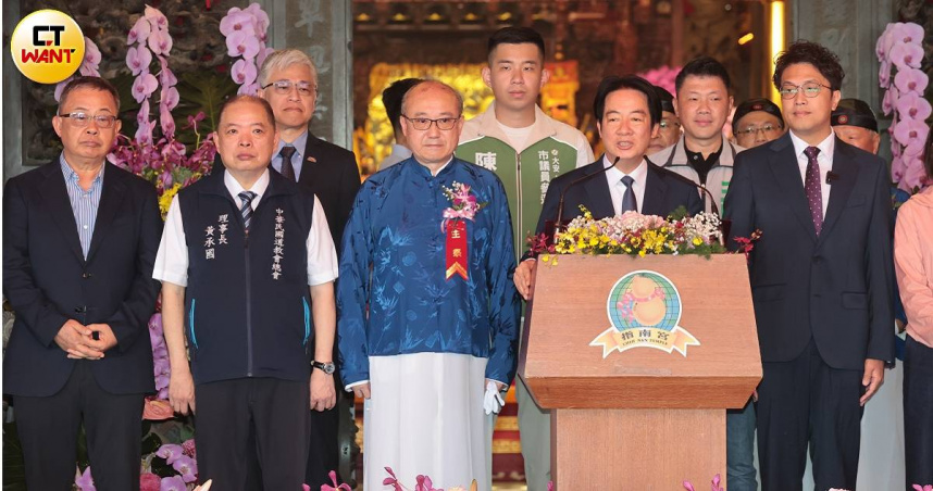 總統賴清德與台北市長蔣萬安同台出席指南宮活動，雙方分別就豪雨治水議題發表看法，強調防災工作的重要性。（圖／黃耀徵攝）