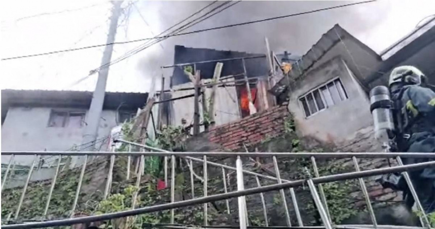 快訊／北市基隆路民宅火警　1女倒臥2樓明顯死亡