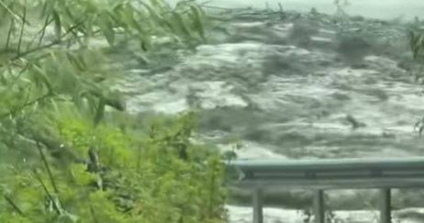 尼泊爾26日發生土石流災害，造成西藏日喀則市吉隆縣吉隆口岸重大人員傷亡。（圖／翻攝自央視）
