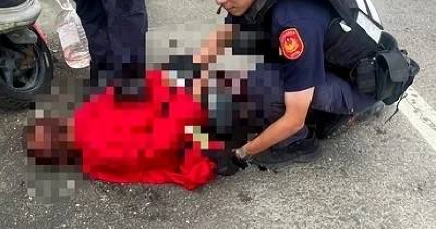 台南麻豆赤腳男持水果刀街頭問「有錢無」　連砍2婦再衝警遭轟腿制伏