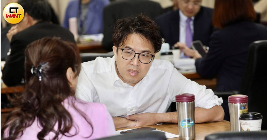 蔣萬安競辦批評，沈伯洋沒做功課、再次出了洋相。（圖／方萬民攝）