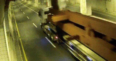 超高車誤闖 鳳鼻隧道遭毁暫封
