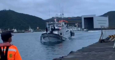 蘇澳漁船釣魚台遭日公務船碰撞 今晨抵港!船首受損漁民怒