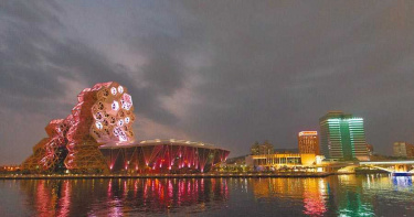 高雄也有上海外灘夜景 海洋流行音樂中心燈光秀