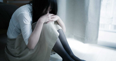 人妻網戀約一夜情!見小王嚇歪「醜死了反悔」遭扒光 打電話求救老公