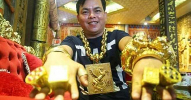 「越南金王」日戴13kg黃金炫富!他慘罹肌肉萎縮症「還得坐牢」