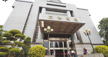 拿婚戒求復合遭拒 渣男硬上流產前女友