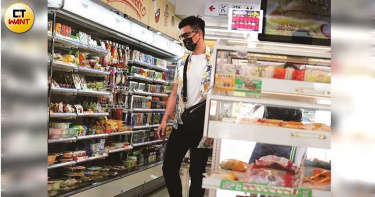 蔣偉文 違停快閃買午餐