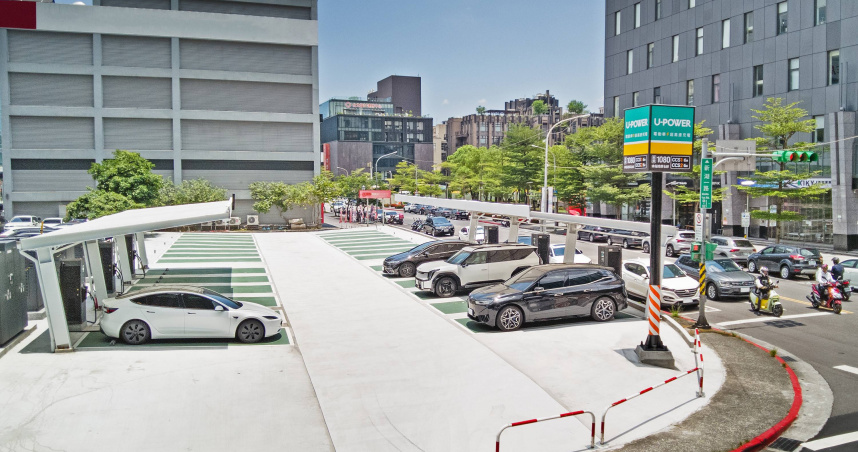 U-Power位於台北市內湖民善路的超大型充電站，場地面積300多坪，最高可設置28支超高速充電槍。（圖／U-Power旭電馳科提供）