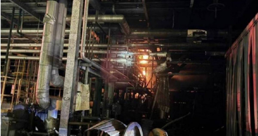 新竹遠東新世紀化纖工廠氣爆，造成2死19傷等憾事，疑管線外漏氣體濃度過高爆炸。（圖／新竹縣消防局提供）