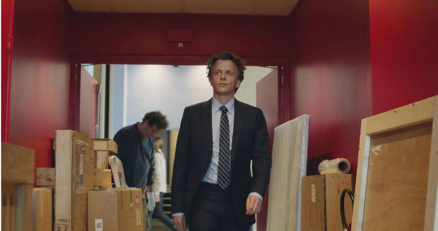 《逆轉拍賣師》透過拍賣師安德烈的視角，曝光藝術市場背後真相。（圖／佳映提供）