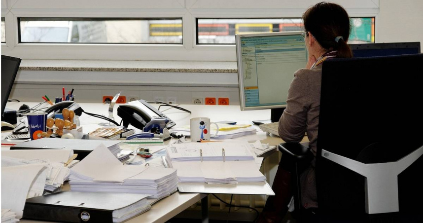 日前立法院三讀通過「紀念日及節日實施條例」，新增放假「4+1日」，對此，民進黨立委郭昱晴擔心，勞工如果放過多的假，會被AI取代。（示意圖／PIxabay）