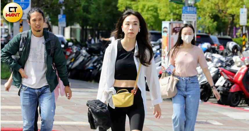 今（14）日台灣各地大多為晴到多雲的穩定天氣。（圖／方萬民攝）