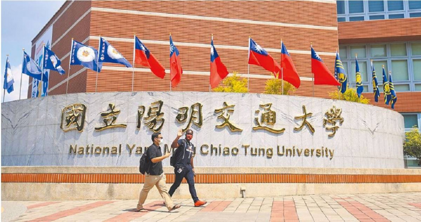 近日一名高中生在社群分享自己錄取陽明交通大學醫學系，去被抓包履歷造假，引發爭議。（圖／報系資料照）