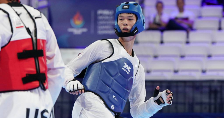 跆拳道選手洪俊義（右）在2025德國萊茵魯爾世大運男子80公斤級踢進4強，至少保底銅牌。（圖／大專體總提供）